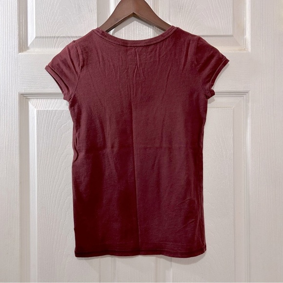 Old Navy Girls Graphic T-shirt Short Sleeve Skull Crossbones Burgundy Size Large - Picture 2 of 7